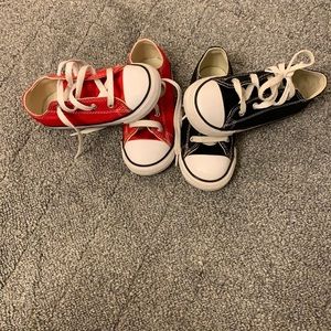 Toddler boys converse